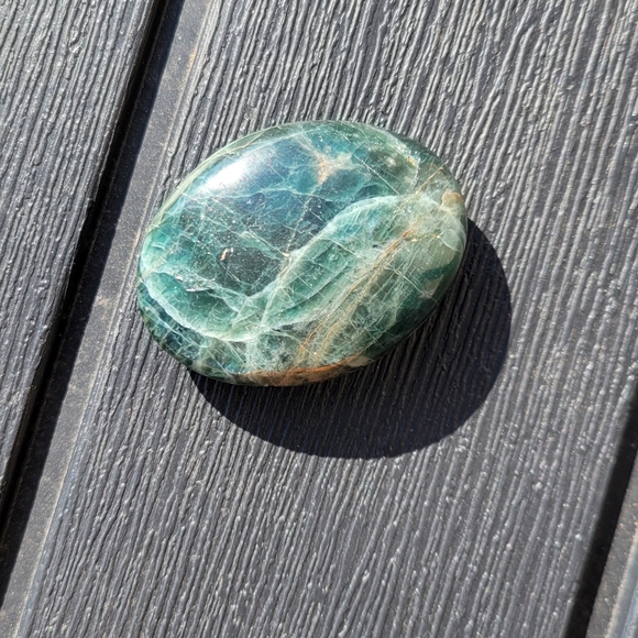 Green Apatite Crystal Palm Stone (1) - Picture 2 of 6